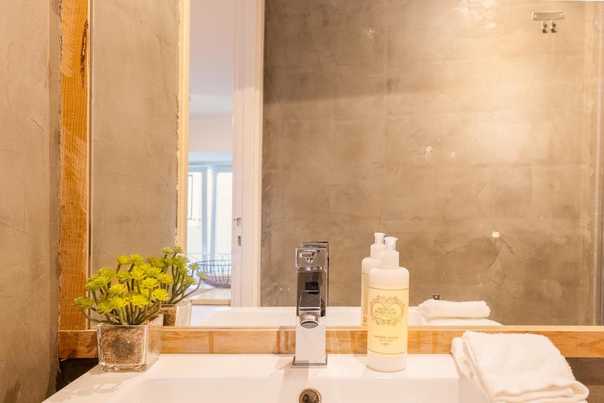 ליסבון Contemporary Apartment In Chiado 3 מראה חיצוני תמונה